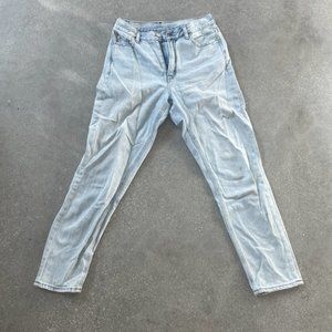 American Eagle Straight Leg Mom Jeans